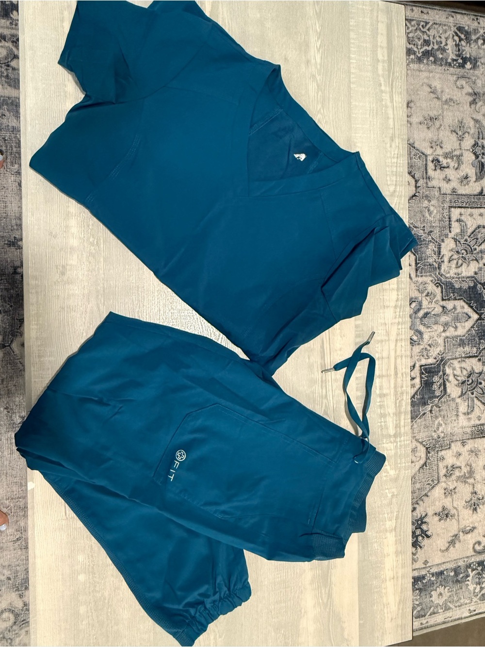Women's Teal Drawstring Jogger Scrub Set - V-Neck Top & Elastic Waist Pants